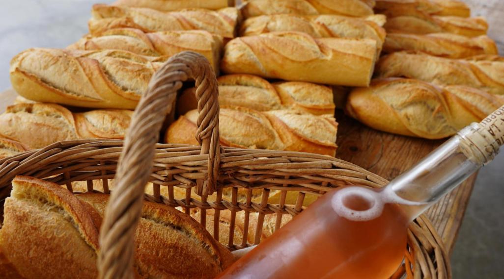 Distribution du pain et du vin